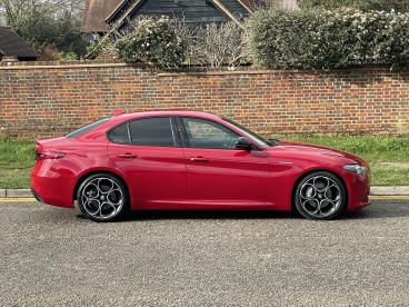 ALFA ROMEO CERTIFIED Alfa Romeo Giulia 2.0t Veloce Auto Euro 6 (s/s) 4dr Used Car - Saloon Petrol Red - Hemel Hempstead - 589671_2