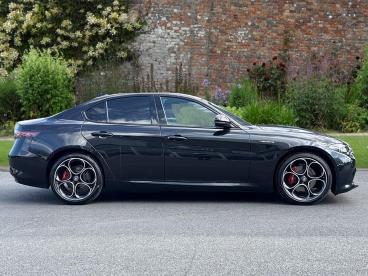 ALFA ROMEO CERTIFIED Alfa Romeo Giulia 2.0t Veloce Auto Euro 6 (s/s) 4dr Used Car - Saloon Petrol Black - Swansea - 591619_3