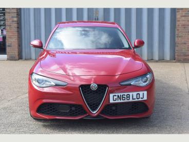 SPOTICAR Alfa Romeo Giulia 2.0t Veloce Auto Euro 6 (s/s) 4dr Used Car - Saloon Petrol Red - Pulborough - 1200592163_2