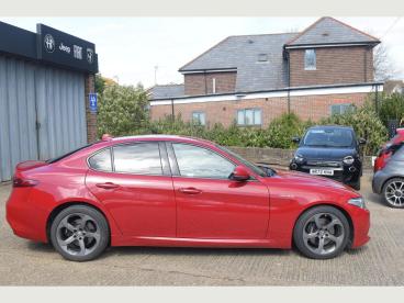 SPOTICAR Alfa Romeo Giulia 2.0t Veloce Auto Euro 6 (s/s) 4dr Used Car - Saloon Petrol Red - Pulborough - 1200592163_3