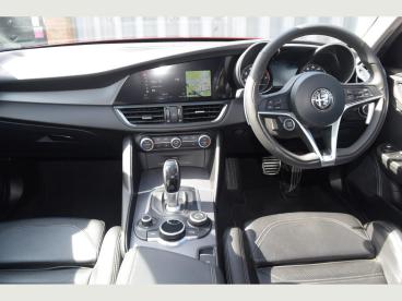 SPOTICAR Alfa Romeo Giulia 2.0t Veloce Auto Euro 6 (s/s) 4dr Used Car - Saloon Petrol Red - Pulborough - 1200592163_5
