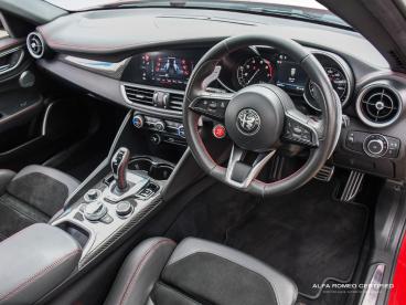 ALFA ROMEO CERTIFIED Alfa Romeo Giulia 2.0t Estrema Auto Euro 6 (s/s) 4dr Used Car - Saloon Petrol Red - Nuneaton - 593392_3