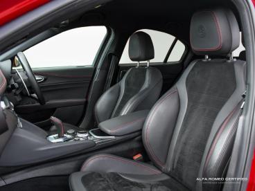 ALFA ROMEO CERTIFIED Alfa Romeo Giulia 2.0t Estrema Auto Euro 6 (s/s) 4dr Used Car - Saloon Petrol Red - Nuneaton - 593392_5