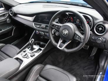 ALFA ROMEO CERTIFIED Alfa Romeo Giulia 2.0t Veloce Auto Euro 6 (s/s) 4dr Used Car - Saloon Petrol Blue - Nuneaton - 593956_4