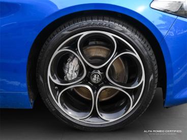 ALFA ROMEO CERTIFIED Alfa Romeo Giulia 2.0t Veloce Auto Euro 6 (s/s) 4dr Used Car - Saloon Petrol Blue - Nuneaton - 593956_5