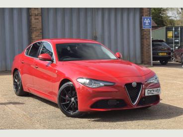 SPOTICAR Alfa Romeo Giulia 2.2 Td Lusso Ti Auto Euro 6 (s/s) 4dr Used Car - Saloon Diesel Red - Pulborough - 1200596203_1
