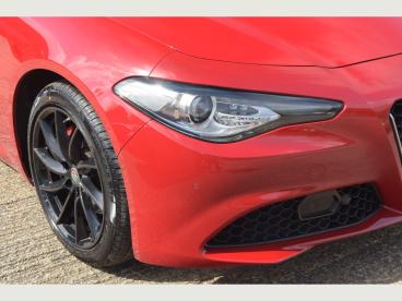 SPOTICAR Alfa Romeo Giulia 2.2 Td Lusso Ti Auto Euro 6 (s/s) 4dr Used Car - Saloon Diesel Red - Pulborough - 1200596203_3