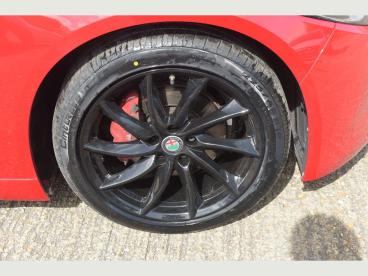 SPOTICAR Alfa Romeo Giulia 2.2 Td Lusso Ti Auto Euro 6 (s/s) 4dr Used Car - Saloon Diesel Red - Pulborough - 1200596203_4