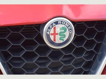 SPOTICAR Alfa Romeo Giulia 2.2 Td Lusso Ti Auto Euro 6 (s/s) 4dr Used Car - Saloon Diesel Red - Pulborough - 1200596203_5