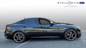 SPOTICAR Alfa Romeo Giulia 2.0t Sprint Auto Euro 6 (s/s) 4dr Used Car - Saloon Petrol Black - Sale - 1200599985_2