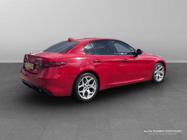 ALFA ROMEO CERTIFIED Alfa Romeo Giulia  Used Car - Saloon Diesel Red - Salford - 602112_3