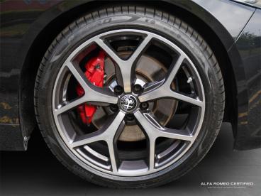 ALFA ROMEO CERTIFIED Alfa Romeo Giulia 2.0t Veloce Auto Euro 6 (s/s) 4dr Used Car - Saloon Petrol Black - Nuneaton - 603307_4