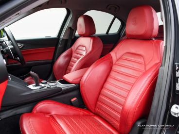 ALFA ROMEO CERTIFIED Alfa Romeo Giulia 2.0t Veloce Auto Euro 6 (s/s) 4dr Used Car - Saloon Petrol Black - Nuneaton - 603307_5