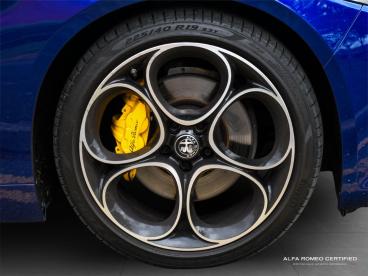 ALFA ROMEO CERTIFIED Alfa Romeo Giulia 2.0t Veloce Auto Euro 6 (s/s) 4dr Used Car - Saloon Petrol Blue - Nuneaton - 603881_4