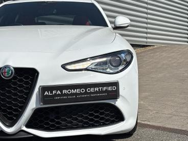 ALFA ROMEO CERTIFIED Alfa Romeo Giulia 2.0t Veloce Auto Euro 6 (s/s) 4dr Used Car - Saloon Petrol White - Swindon - 605308_3