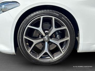 ALFA ROMEO CERTIFIED Alfa Romeo Giulia 2.0t Veloce Auto Euro 6 (s/s) 4dr Used Car - Saloon Petrol White - Swindon - 605308_5