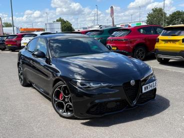 SPOTICAR Alfa Romeo Giulia 2.0t Veloce Auto Euro 6 (s/s) 4dr Used Car - Saloon Petrol Black - Cheltenham - 1200613826_1