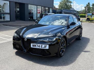 SPOTICAR Alfa Romeo Giulia 2.0t Veloce Auto Euro 6 (s/s) 4dr Used Car - Saloon Petrol Black - Cheltenham - 1200613826_3