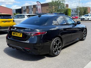SPOTICAR Alfa Romeo Giulia 2.0t Veloce Auto Euro 6 (s/s) 4dr Used Car - Saloon Petrol Black - Cheltenham - 1200613826_5