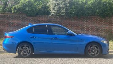 ALFA ROMEO CERTIFIED Alfa Romeo Giulia 2.0t Veloce Auto Euro 6 (s/s) 4dr Used Car - Saloon Petrol Blue - Hemel Hempstead - 614996_2