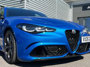ALFA ROMEO CERTIFIED Alfa Romeo Giulia 2.9 V6 Bi-turbo Quadrifoglio Auto Euro 6 (s/s) 4dr Used Car - Saloon Petrol Blue - Swindon - 616129_4