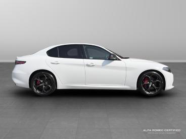 ALFA ROMEO CERTIFIED Alfa Romeo Giulia 2.0t Tributo Italiano Auto Euro 6 (s/s) 4dr Used Car - Saloon Petrol White - Slough - 617244_2