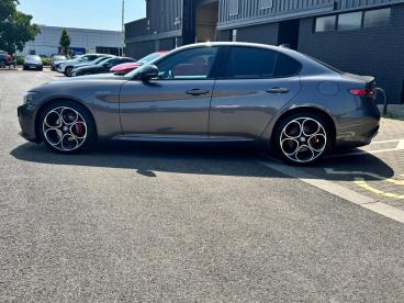 SPOTICAR Alfa Romeo Giulia 2.0t Veloce Auto Euro 6 (s/s) 4dr Used Car - Saloon Petrol Grey - Cheltenham - 1200617525_5