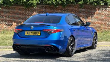 ALFA ROMEO CERTIFIED Alfa Romeo Giulia 2.9 V6 Bi-turbo Quadrifoglio Auto Euro 6 (s/s) 4dr Used Car - Saloon Petrol Blue - Hemel Hempstead - 620616_4