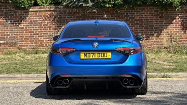 ALFA ROMEO CERTIFIED Alfa Romeo Giulia 2.9 V6 Bi-turbo Quadrifoglio Auto Euro 6 (s/s) 4dr Used Car - Saloon Petrol Blue - Hemel Hempstead - 620616_5