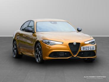 ALFA ROMEO CERTIFIED Alfa Romeo Giulia 2.0t Veloce Auto Euro 6 (s/s) 4dr Used Car - Saloon Petrol Yellow -  - 624993_1