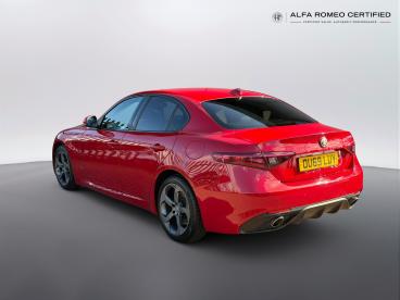 SPOTICAR Alfa Romeo Giulia 2.0t Veloce Auto Euro 6 (s/s) 4dr Used Car - Saloon Petrol Red - Norwich - 800630125_5