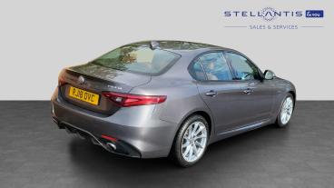 SPOTICAR Alfa Romeo Giulia 2.0t Veloce Auto Euro 6 (s/s) 4dr Used Car - Saloon Petrol Grey - Walton On Thames - 1200633487_3