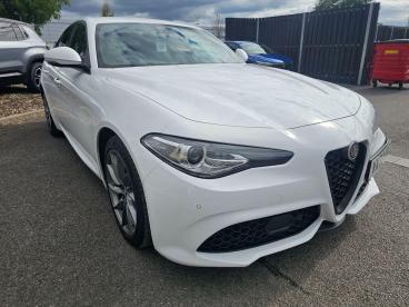 SPOTICAR Alfa Romeo Giulia 2.0t Sprint Auto Euro 6 (s/s) 4dr Used Car - Saloon Petrol White - Cheltenham - 1200634350_1