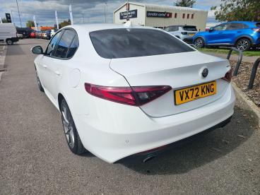 SPOTICAR Alfa Romeo Giulia 2.0t Sprint Auto Euro 6 (s/s) 4dr Used Car - Saloon Petrol White - Cheltenham - 1200634350_4