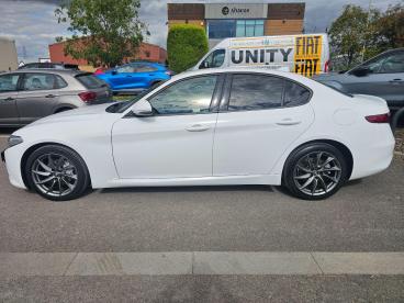 SPOTICAR Alfa Romeo Giulia 2.0t Sprint Auto Euro 6 (s/s) 4dr Used Car - Saloon Petrol White - Cheltenham - 1200634350_5