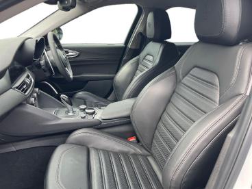 ALFA ROMEO CERTIFIED Alfa Romeo Giulia 2.0t Veloce Auto Euro 6 (s/s) 4dr Used Car - Saloon Petrol White - Colchester - 635674_2