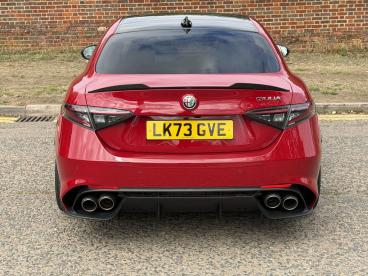 ALFA ROMEO CERTIFIED Alfa Romeo Giulia 2.9 V6 Bi-turbo Quadrifoglio Auto Euro 6 (s/s) 4dr Used Car - Saloon Petrol Red - Hemel Hempstead - 636604_3