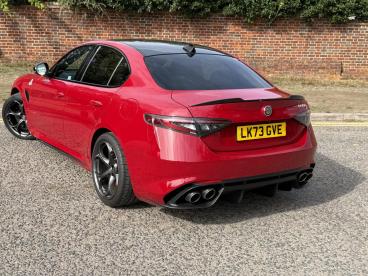 ALFA ROMEO CERTIFIED Alfa Romeo Giulia 2.9 V6 Bi-turbo Quadrifoglio Auto Euro 6 (s/s) 4dr Used Car - Saloon Petrol Red - Hemel Hempstead - 636604_4