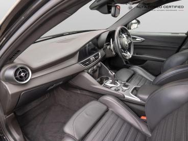 ALFA ROMEO CERTIFIED Alfa Romeo Giulia 2.0t Veloce Auto Euro 6 (s/s) 4dr Used Car - Saloon Petrol Black - Nuneaton - 638247_4