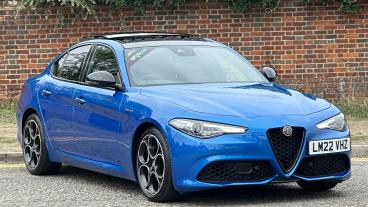 ALFA ROMEO CERTIFIED Alfa Romeo Giulia 2.0t Veloce Auto Euro 6 (s/s) 4dr Used Car - Saloon Petrol Blue - Hemel Hempstead - 639944_1