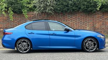 ALFA ROMEO CERTIFIED Alfa Romeo Giulia 2.0t Veloce Auto Euro 6 (s/s) 4dr Used Car - Saloon Petrol Blue - Hemel Hempstead - 639944_2