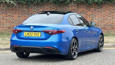 ALFA ROMEO CERTIFIED Alfa Romeo Giulia 2.0t Veloce Auto Euro 6 (s/s) 4dr Used Car - Saloon Petrol Blue - Hemel Hempstead - 639944_3