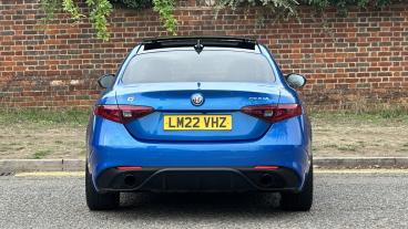 ALFA ROMEO CERTIFIED Alfa Romeo Giulia 2.0t Veloce Auto Euro 6 (s/s) 4dr Used Car - Saloon Petrol Blue - Hemel Hempstead - 639944_4