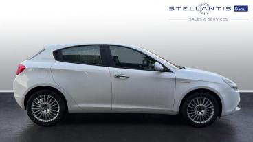 SPOTICAR Alfa Romeo Giulietta 1.4 Tb Giulietta Euro 6 (s/s) 5dr Used Car - Hatchback Petrol White - Bristol - 1200574576_2