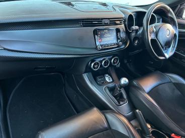 SPOTICAR Alfa Romeo Giulietta 1.4 Tb Sprint Euro 6 (s/s) 5dr Used Car - Hatchback Petrol Black - Wigan - 1200599932_2