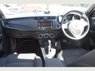 SPOTICAR Alfa Romeo Giulietta 1.6 Jtdm-2 Tecnica Tct Euro 6 (s/s) 5dr Used Car - Hatchback Diesel White - Pulborough - 1200600992_5