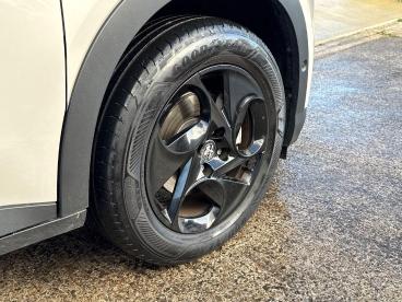 ALFA ROMEO CERTIFIED Alfa Romeo Junior 1.2 Mhev Ibrida E-dct Euro 6 (s/s) 5dr Used Car - Suv Hybrid Beige - Swansea - 542544_4