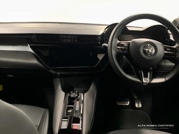 ALFA ROMEO CERTIFIED Alfa Romeo Junior 54kwh Elettrica Veloce Auto 5dr Used Car - Suv Electric Black - Chiswick - 550840_4