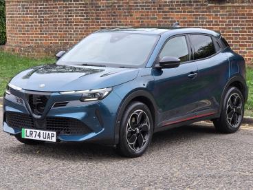 SPOTICAR Alfa Romeo Junior 54kwh Elettrica Speciale Auto 5dr Used Car - Suv Electric Green - Hemel Hempstead - 800555811_3