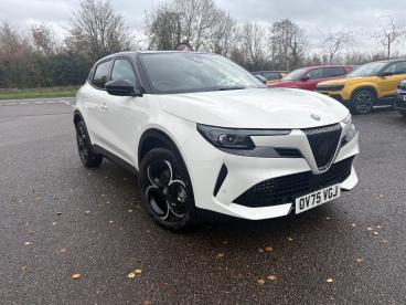 ALFA ROMEO CERTIFIED Alfa Romeo Junior 1.2 Mhev Ibrida E-dct Euro 6 (s/s) 5dr Used Car - Suv Hybrid White - Kidlington - 557349_1